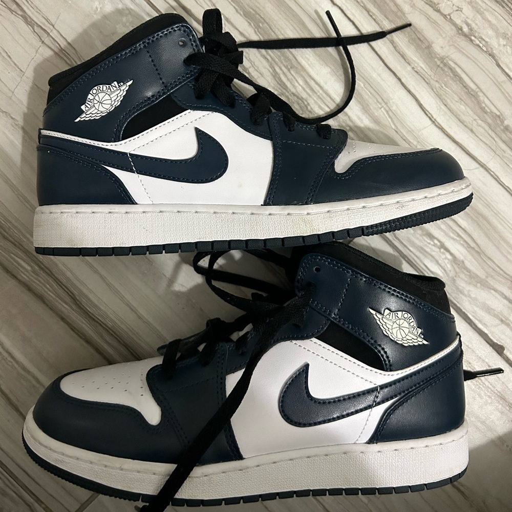 Nike Jordan high-top navy dunks youth